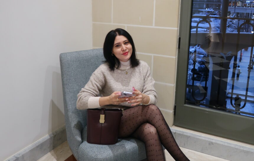 5 Ways to Enhance Your Self-Awareness and Become More Confident Feminine Outfit Idea